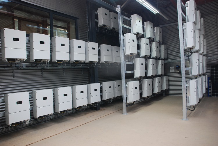 7.500 zonnepanelen op Waalwijks dak