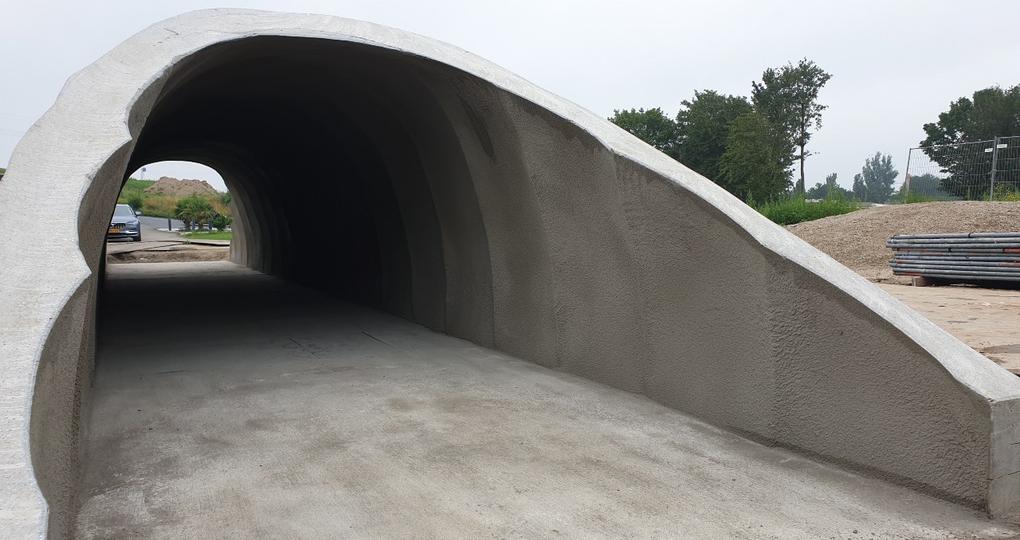 Slanke en duurzame tunnel van beton over opgeblazen mal