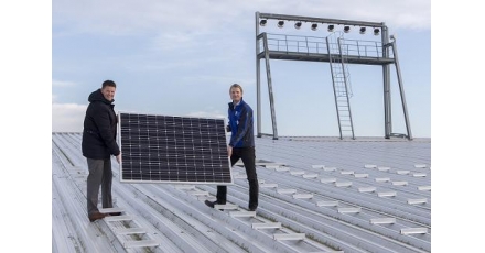 Eerste paneel van zonnecentrale Euroborg geplaatst