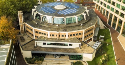 Kantoorgebouw dankzij zonnepanelen naar energielabel A