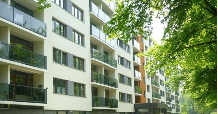 Oplevering gemoderniseerd flatgebouw in Katwijk