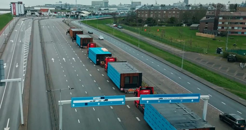 Transport van duurzame woningen naar Texel