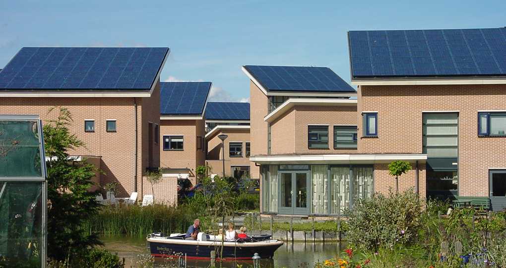 Zonnepanelen op geschikte daken kunnen helft van stroomvraag opwekken